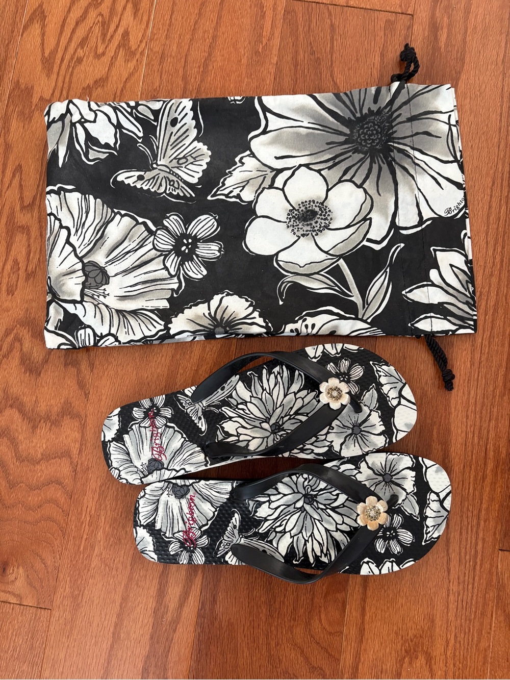 NWOT Brighton Floral Flip Flops with Matching Pouch